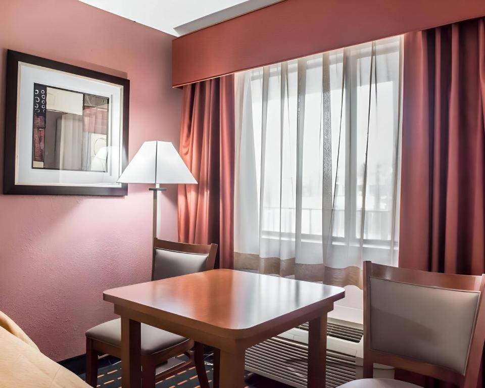 מריאנה Quality Inn מראה חיצוני תמונה